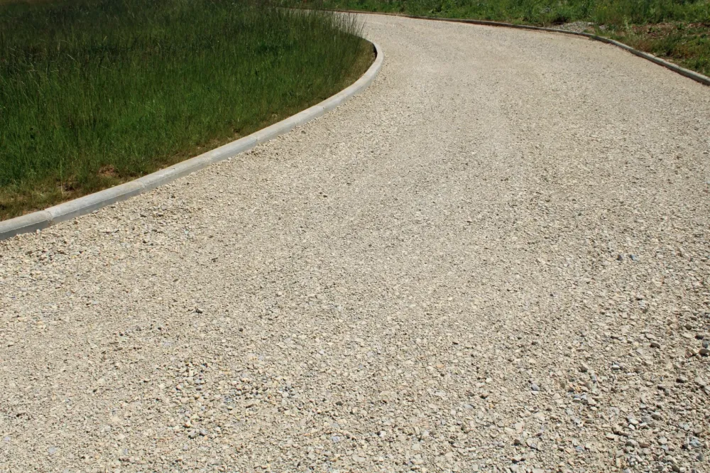 Création d'allées près de Talais